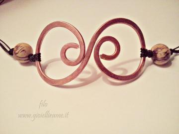 Bracciale in rame artigianale con semi di Açaì naturali
