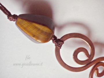 Bracciale in rame artigianale, particolare pietra occhio di tigre