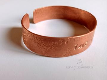 Bracciale in rame artigianale con scritta "take it easy", decorazione 