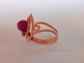 Anello artigianale in rame con seme viola Iside 