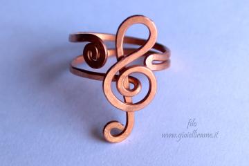 Anello in rame artigianale con chiave di violino