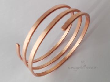 Bracciale rigido in rame lavorato a mano