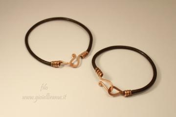Bracciali artigianali unisex in rame e cuoio marrone Lineare
