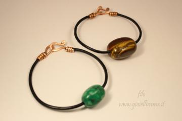 Bracciali artigianali in rame, cuoio e pietra di occhio di tigre e crisoprasio