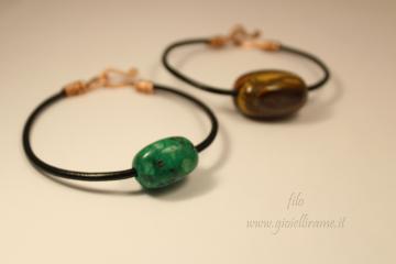 Bracciali artigianali in rame, cuoio e pietra di occhio di tigre e crisoprasio