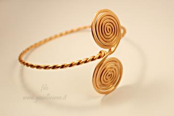 Bracciale chiuso con spirali intrecciate