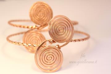 Due bracciali in rame su commissione