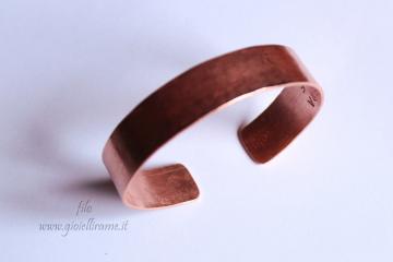 Bracciale in rame con incisione personalizzata