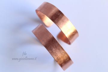 Bracciali in rame realizzati su commissione con incisioni personalizzate