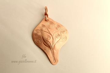 Ciondolo artigianale in rame inciso a mano Albero della vita