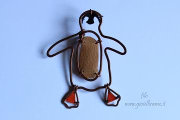 Spilla artigianale in rame il pinguino