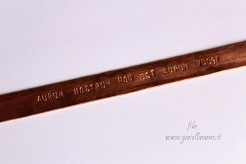 Incisione personalizzata su bracciale artigianale in rame