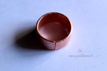 Anello in rame realizzato a mano su commissione
