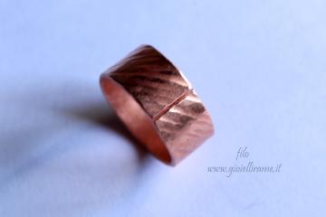 Anello artigianale in rame realizzato su misura