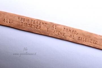 Incisione personalizzata all'interno del bracciale in rame artigianale
