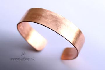Bracciale artigianale in rame realizzato su misura e con dedica personalizzata 