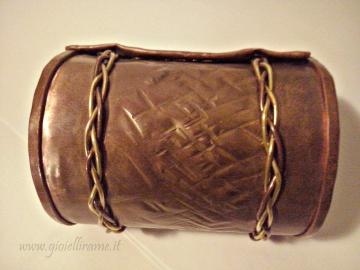Bracciale artigianale a fascia in rame con treccia in filo di rame, ottone e bronzo
