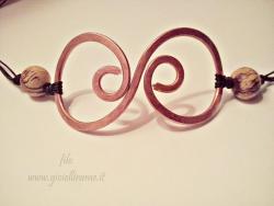 Bracciale in rame artigianale con semi di Açaì naturali