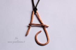 Ciondolo artigianale in rame realizzato su commissione