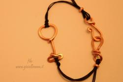 Bracciale artigianale in rame con disegno di calice di vino