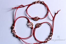 Tre bracciali artigianali in rame e filo rosso