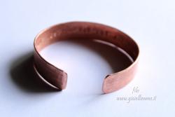 Bracciale artigianale in rame con incisione personalizzata
