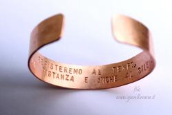 Bracciale artigianale in rame con dedica personalizzata all'interno