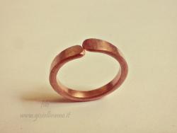 Anello artigianale in rame unisex Contatto